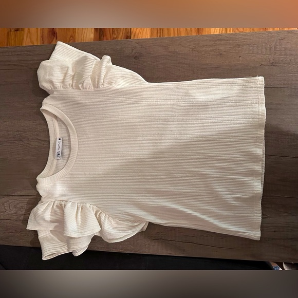 NWOT Zara Ruffled Top - Picture 2 of 3